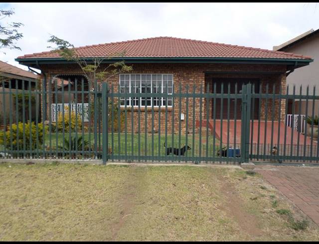2 BEDROOM HOUSE FOR SALE IN LYDENBURG